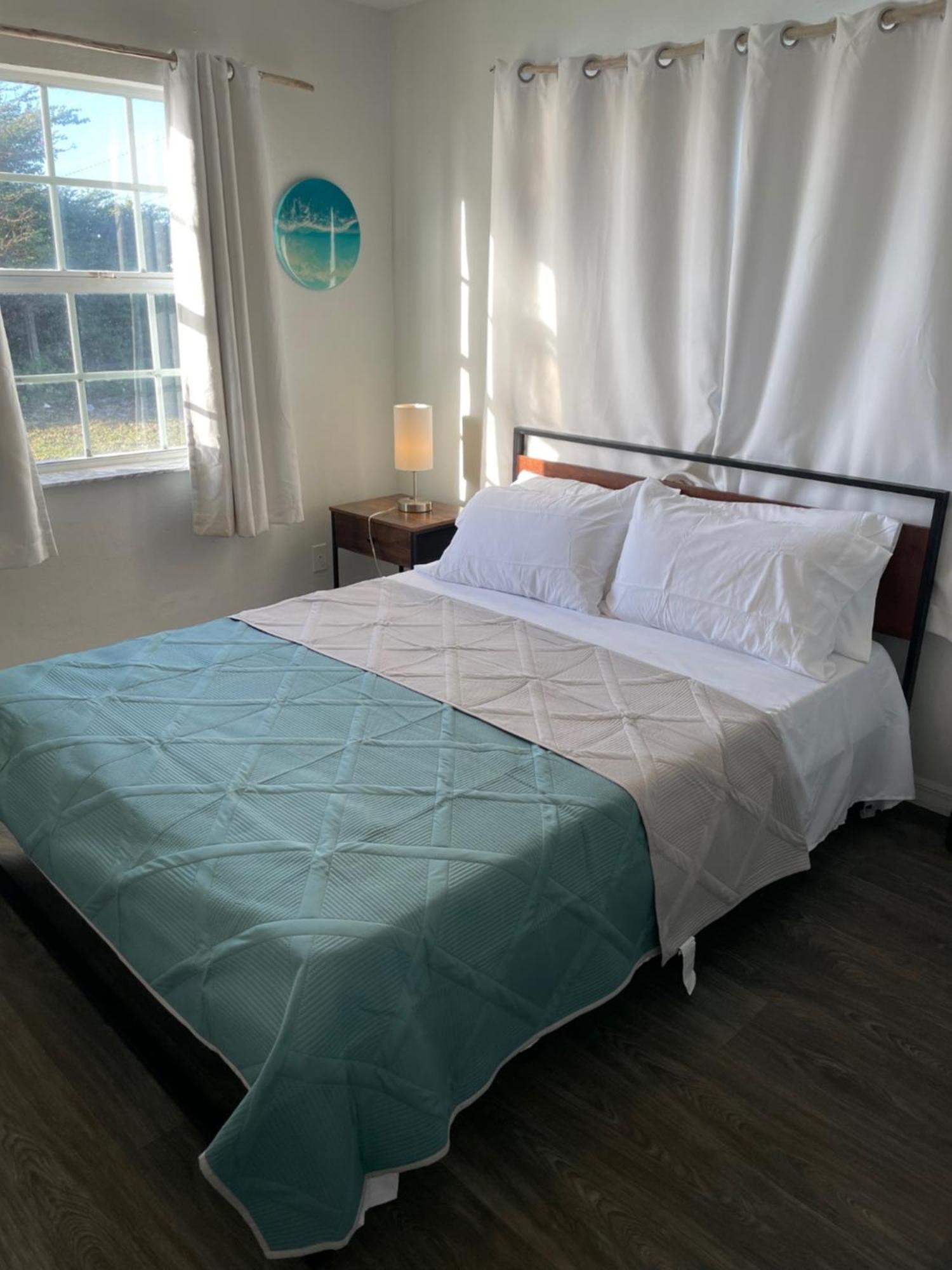 John'S Place Гранд Търк Екстериор снимка