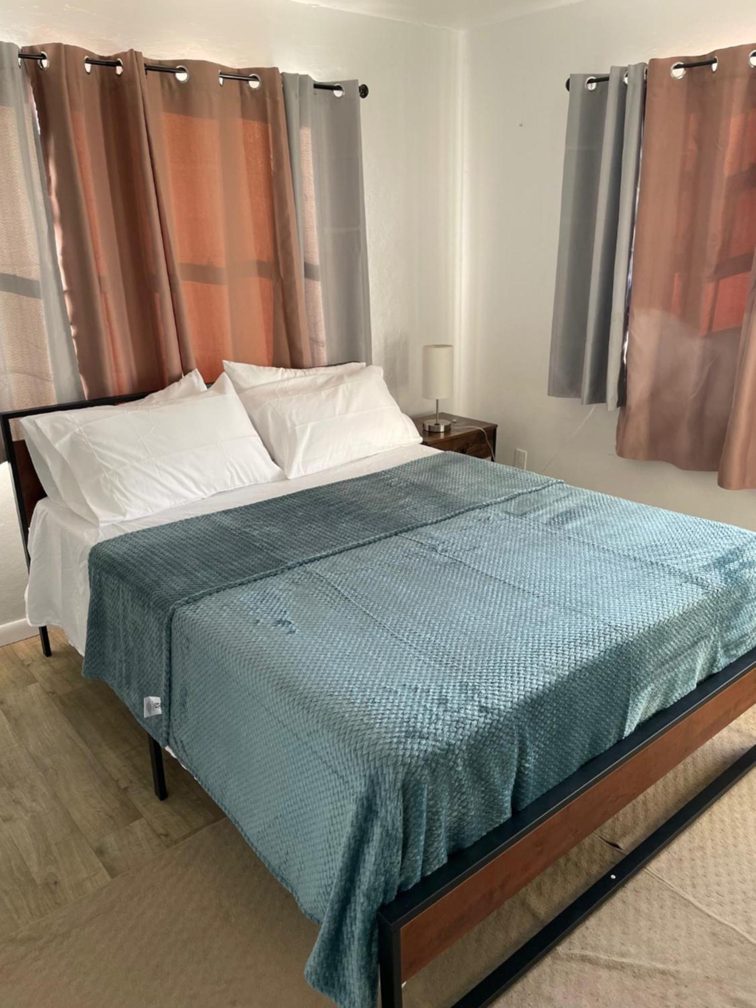 John'S Place Гранд Търк Екстериор снимка